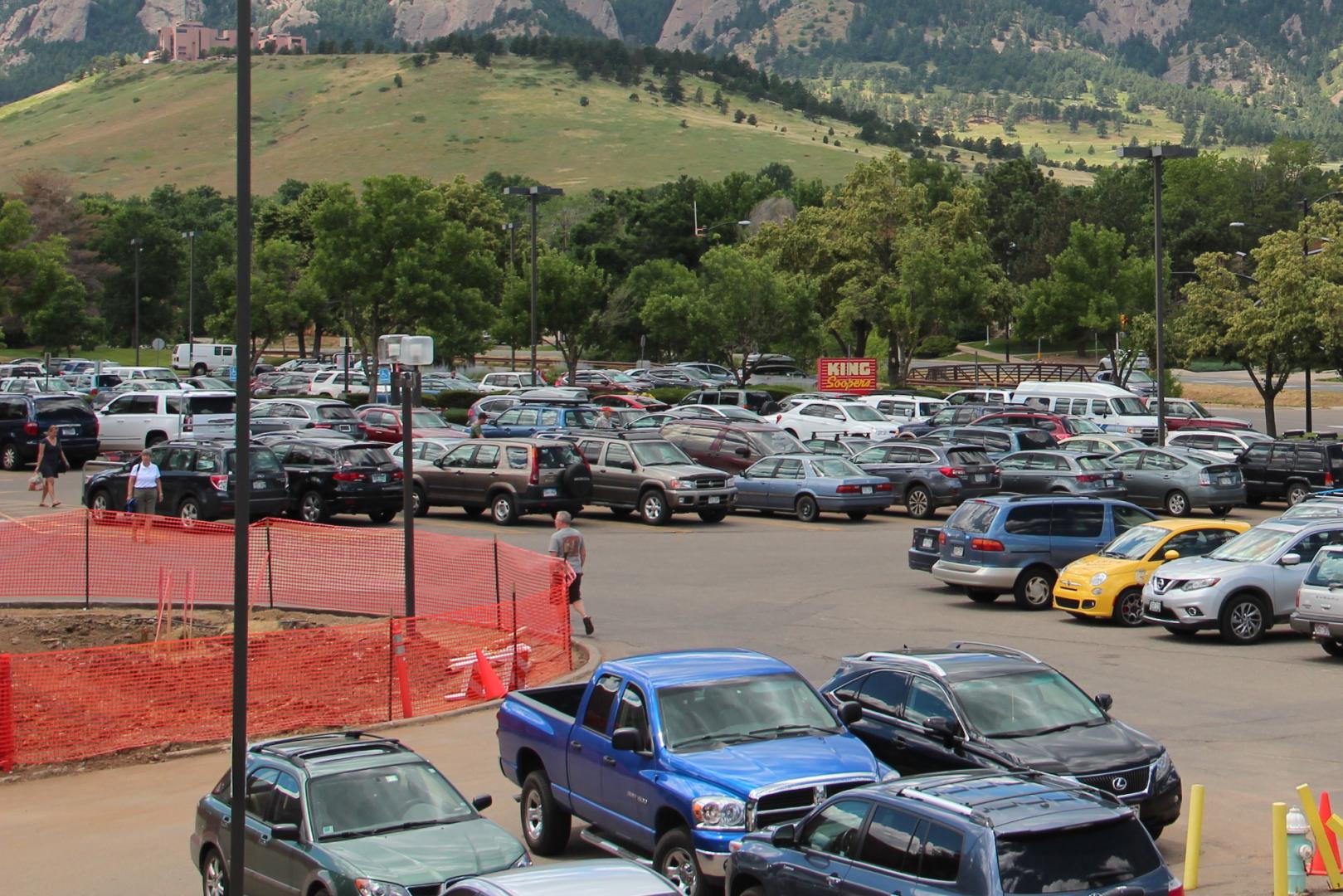 Boulder_King_Soopers_parking_lot_(Green_Mountain_-_panoramio_(2)_(cropped)) - Copy